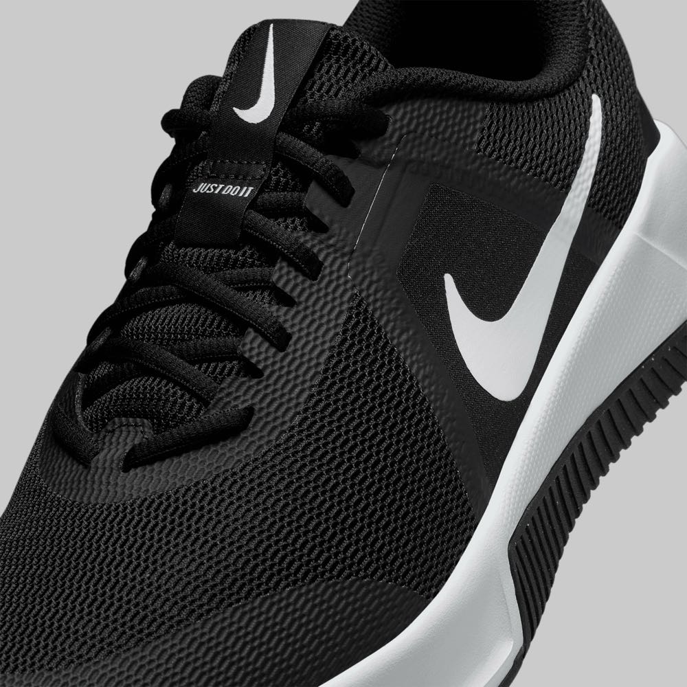 Tenis Nike MC Trainer Hombre Color Negro/Blanco