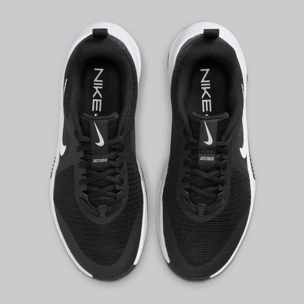 Para Mujer Nike Negros Y Blancos Tenis Nike MC Trainer Mujer Color