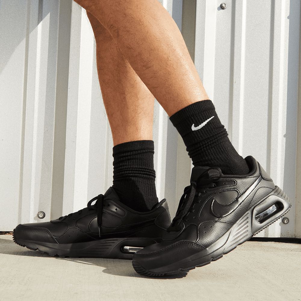 nike air negra hombre