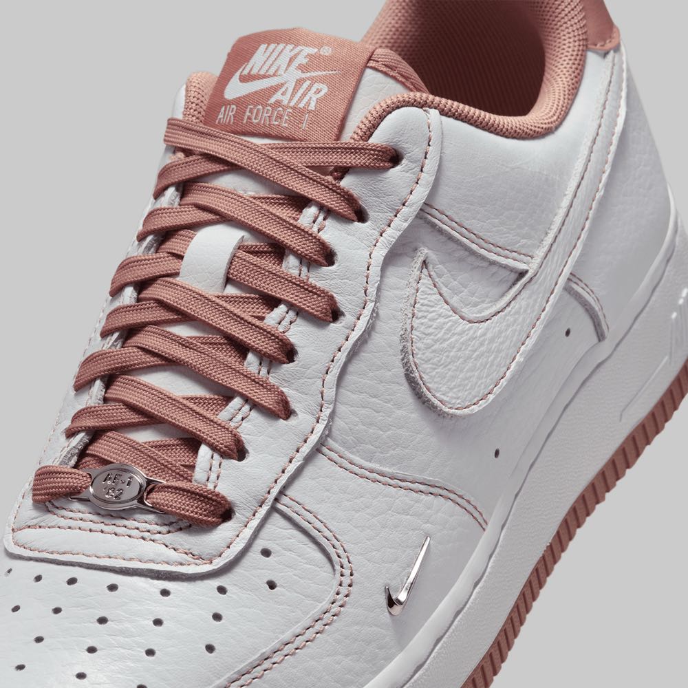 Tenis Nike Air Force 1 07 Mini Jewel Mujer Color Blanco/Rosa