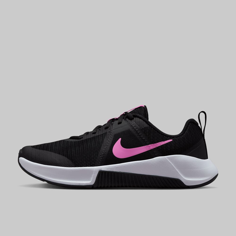 Tenis Nike MC Trainer Mujer Color Negro/Rosa