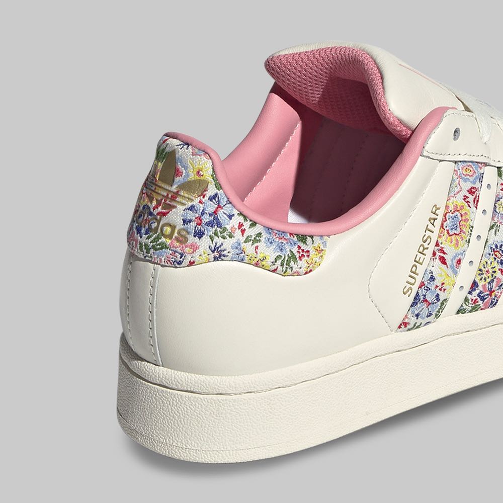 Tenis adidas Superstar II x Liberty London Joven Color Negro/Rosa