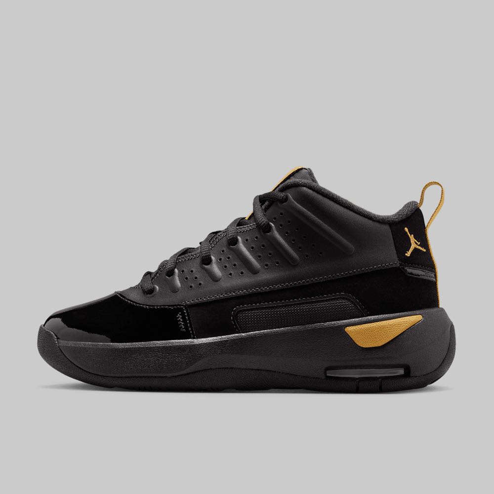 Tenis Nike Jordan Max Aura Joven Color Negro/Dorado