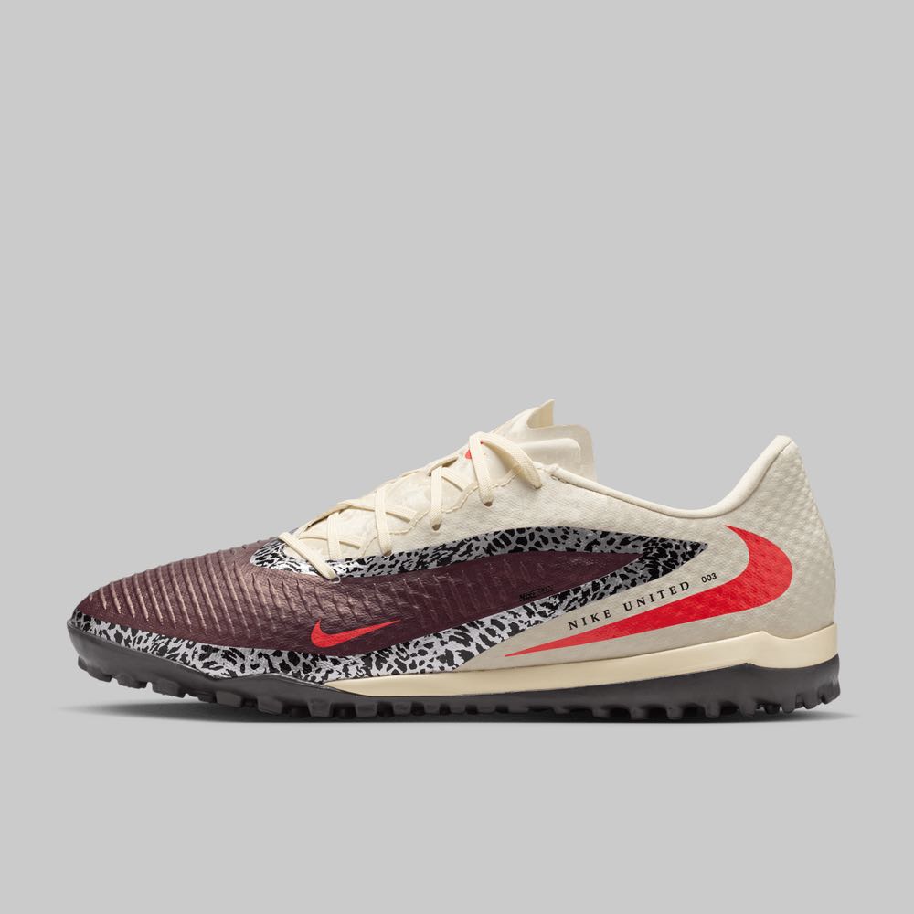 Taquetes Nike Phantom 6 Low Academy TF Hombre