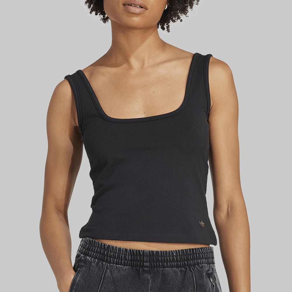 Playera adidas Premium Essentials Mujer